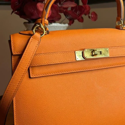 Tasche 25 Kly mit Goldbeschlägen in Orange