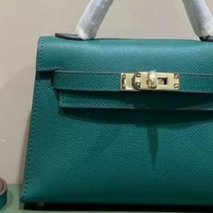 Tasche 20 Kly mit Goldbeschlägen in Grün